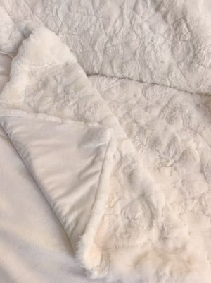 En harmonie Jeté en fausse fourrure 50 po x 60 po - ivoire