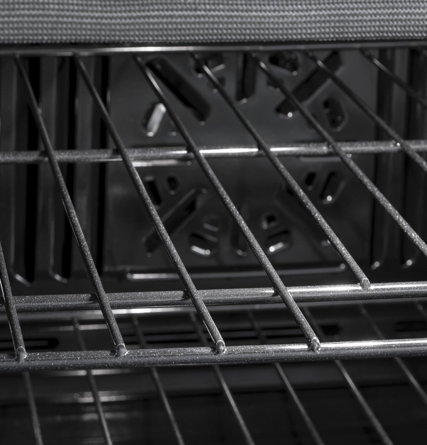 GE White Single Wall Oven (4.3 Cu.Ft.) - JKS3000DNWW