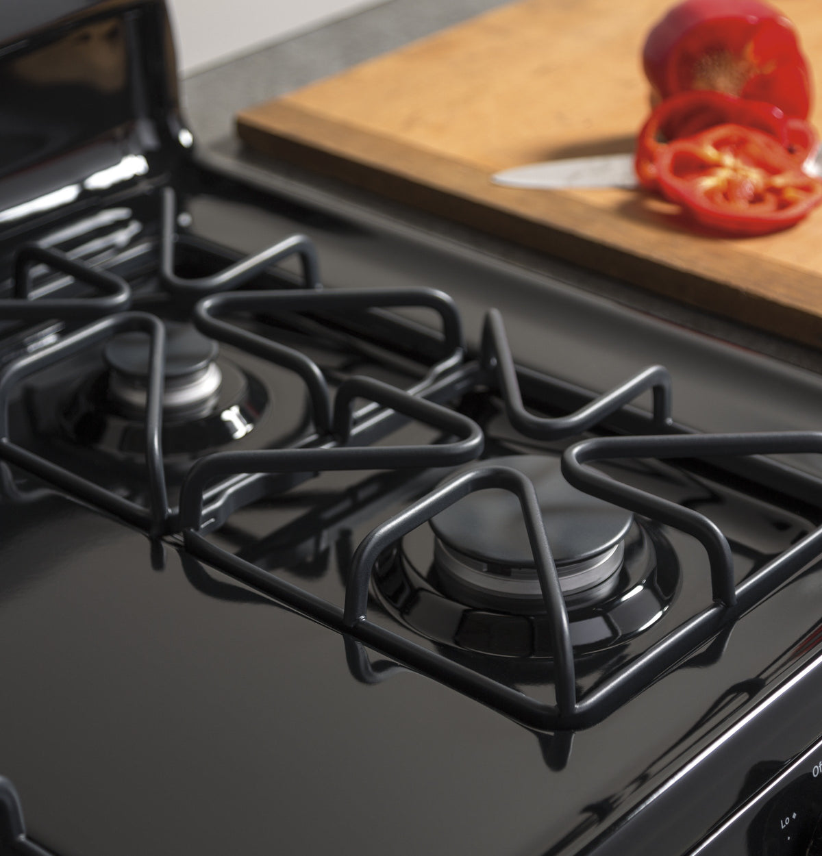 GE Black Freestanding Gas Range (5.0 Cu. Ft.) - JCGBS60DEKBB