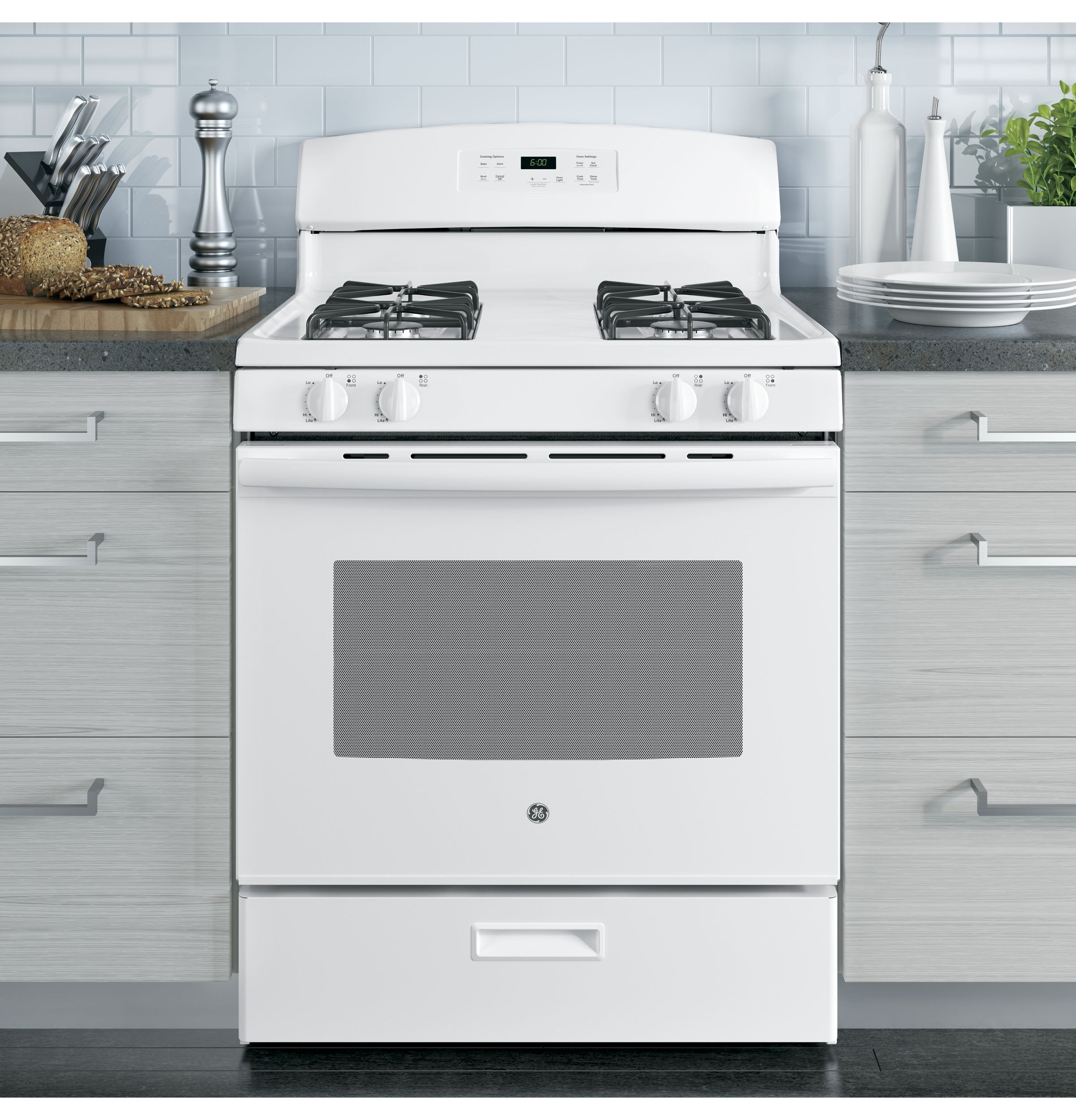 GE White Freestanding Gas Range (5.0 Cu. Ft.) - JCGBS60DEKWW