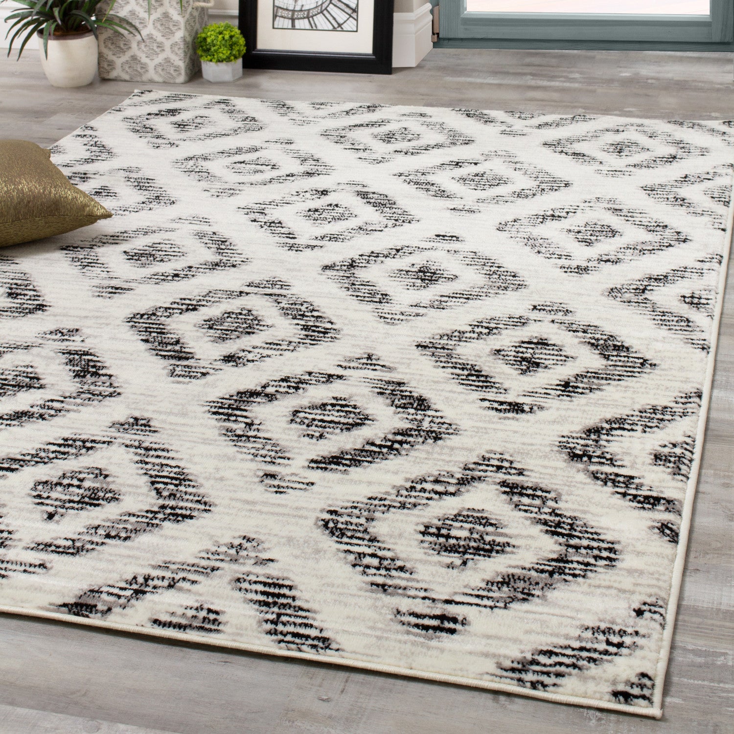 Meridian Diamond Distressed Area Rug - 8' X 11' - Grey
