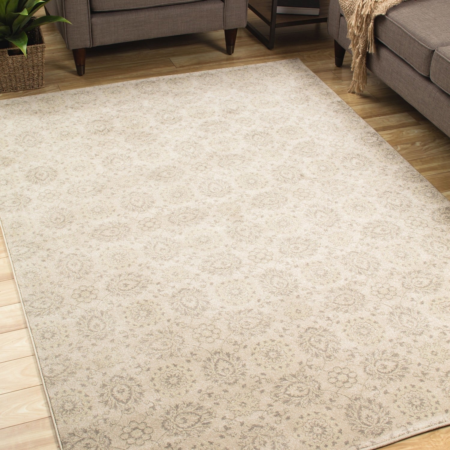 Virginia Floral Oriental Area Rug (5'3" x 7'6")