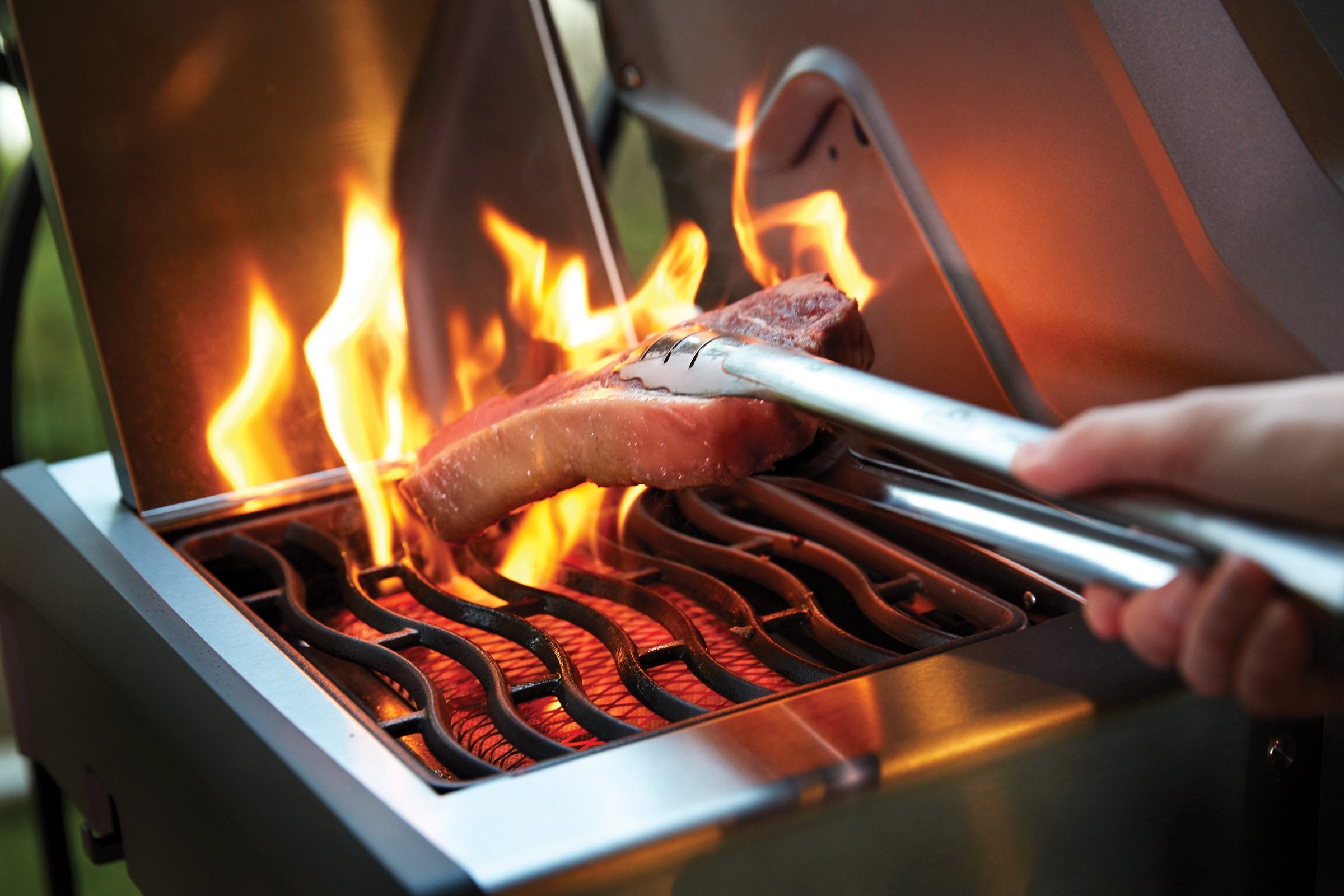 Napoleon Rogue 425 SIB Stainless Steel Propane Gas Grill Barbecue - R425SIBPSS