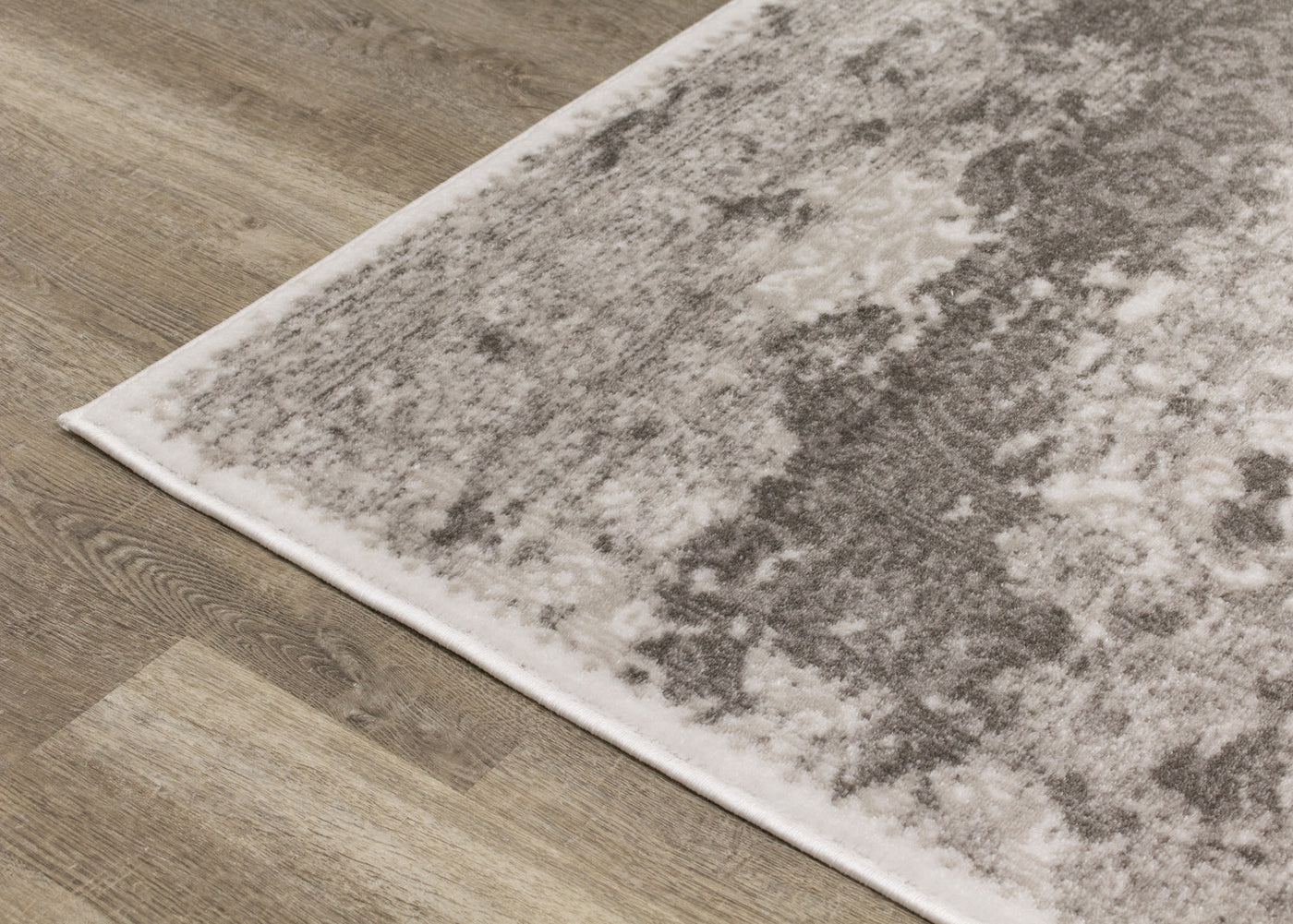 Paladin 5'3" X 7'7" Distressed Traditional Rug - Grey White Area Rug