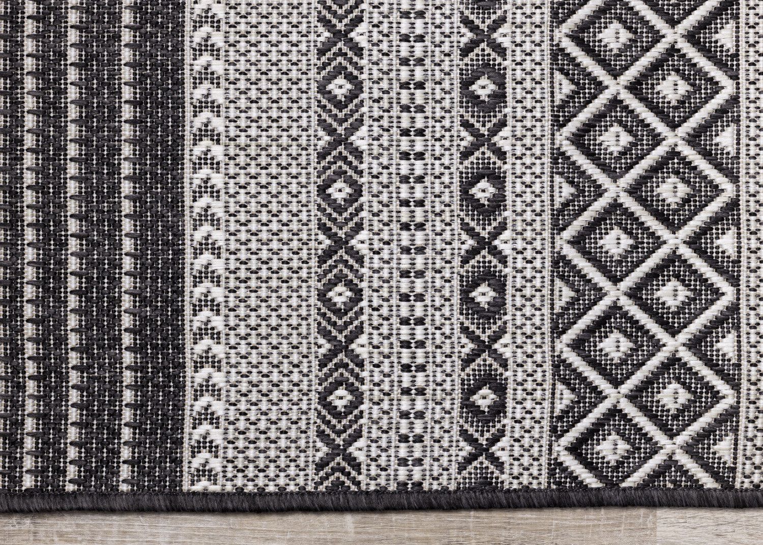 Jango Indoor/Outdoor Tribal Area Rug - 5' X 7' - Grey/Black