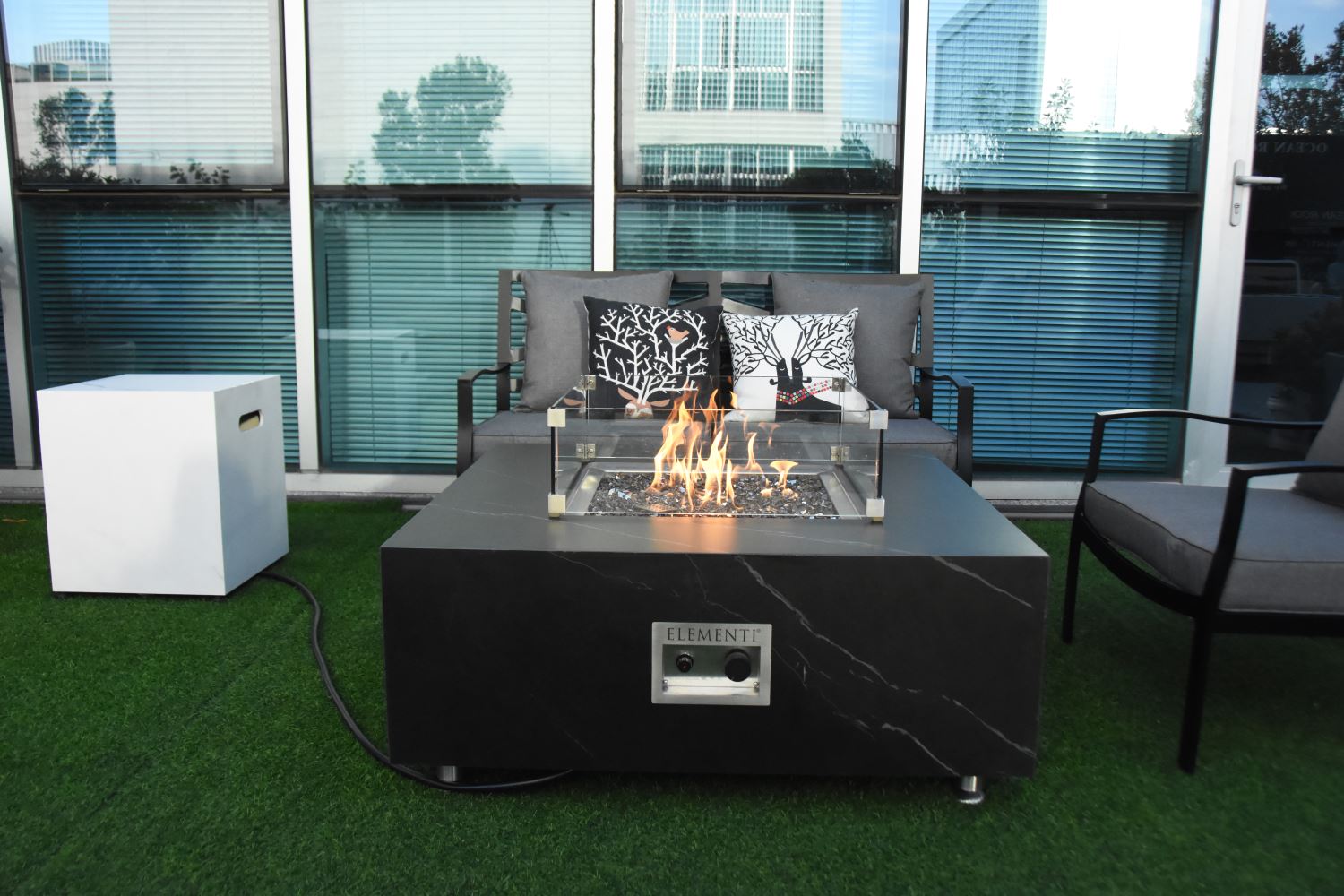 Eyjafja Marble Porcelain Fire Pit (Elementi) - Black / Natural Gas
