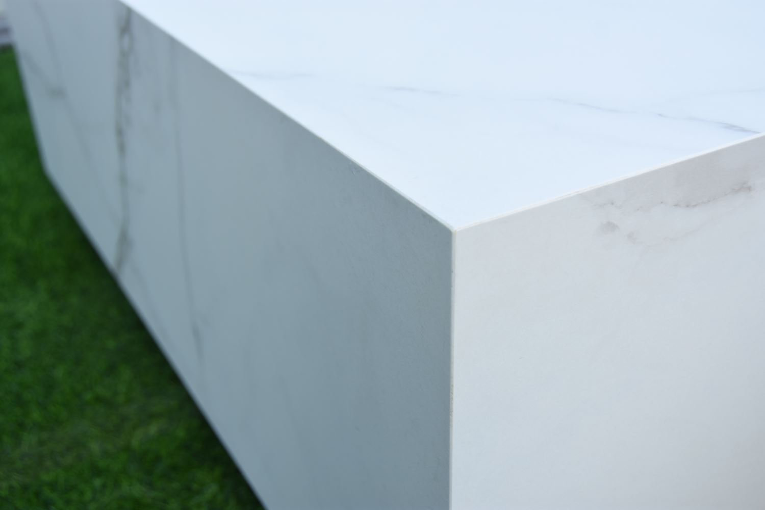 Tambora Marble Porcelain Fire Pit (Elementi) - White / Propane