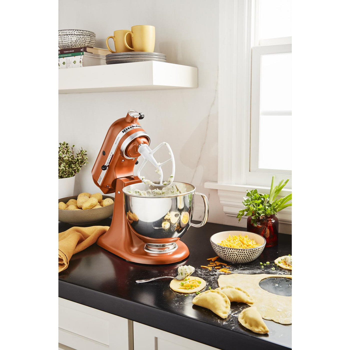 CIOTOLA IN ACCIAIO INOX 4,8 L - EFFETTO MARTELLATO | KitchenAid IT CIOTOLA IN ACCIAIO INOX 4,8 L - EFFETTO MARTELLATO | KitchenAid IT