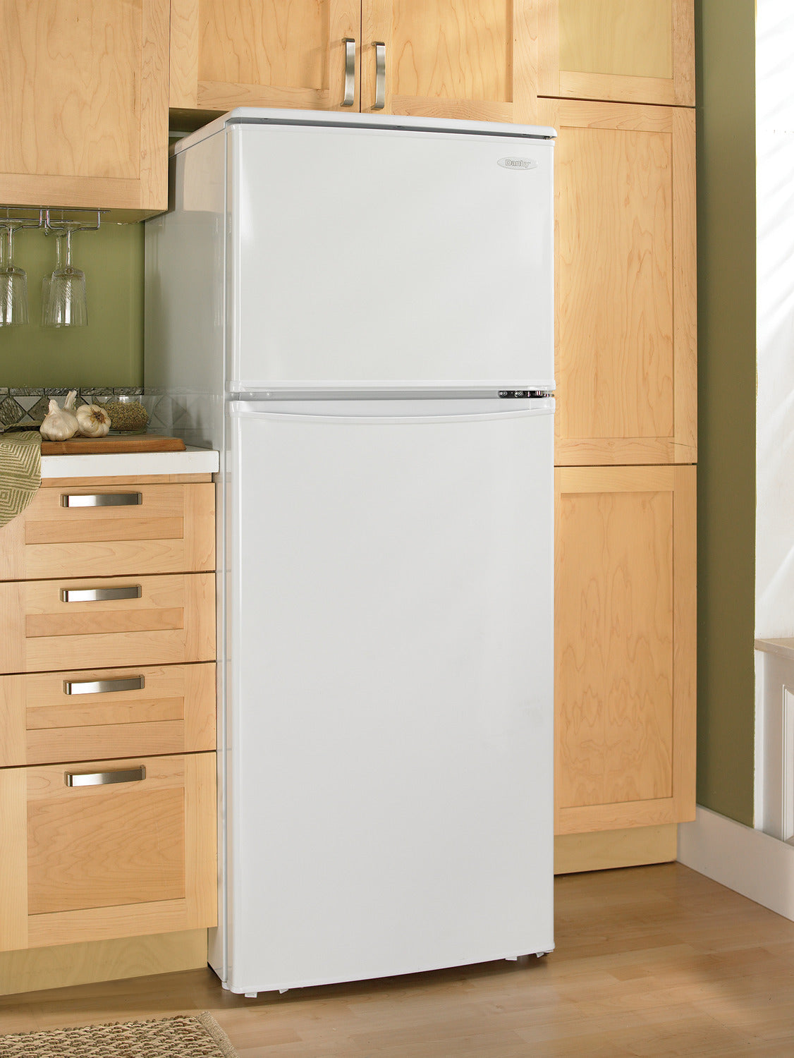 Danby White Top-Freezer Refrigerator (9.1 Cu. Ft.) - DFF091A1WDB