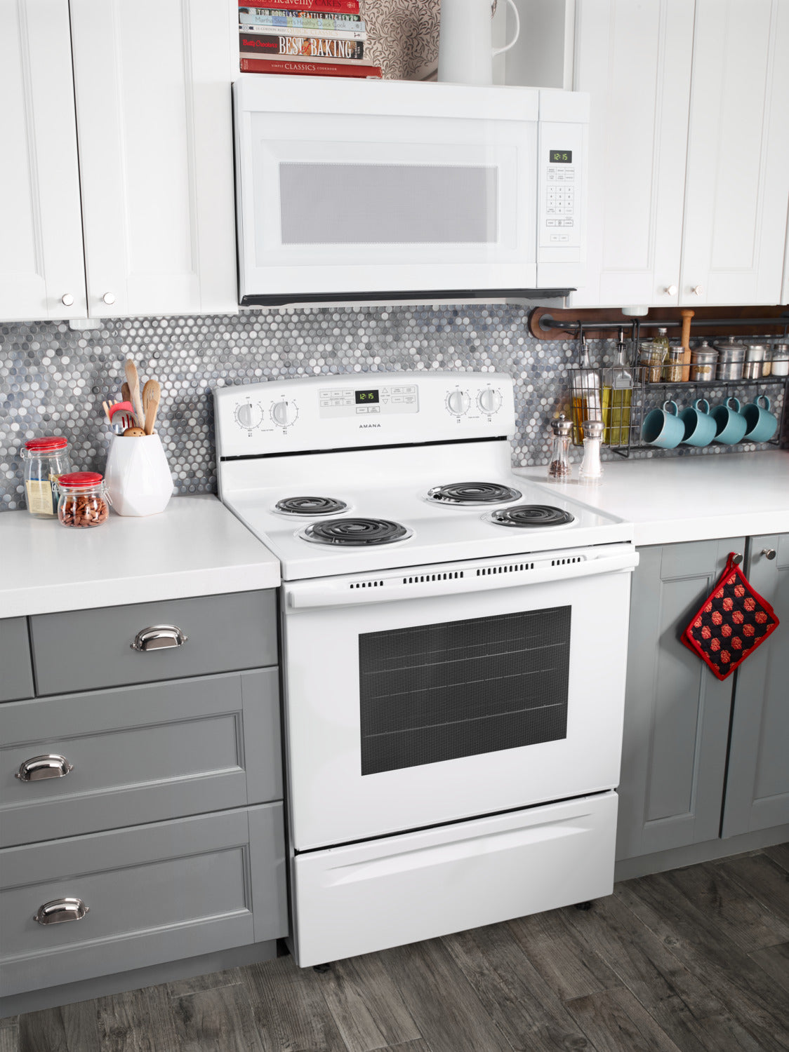 Amana White Freestanding Electric Range (4.8 Cu. Ft.) - YACR4303MFW