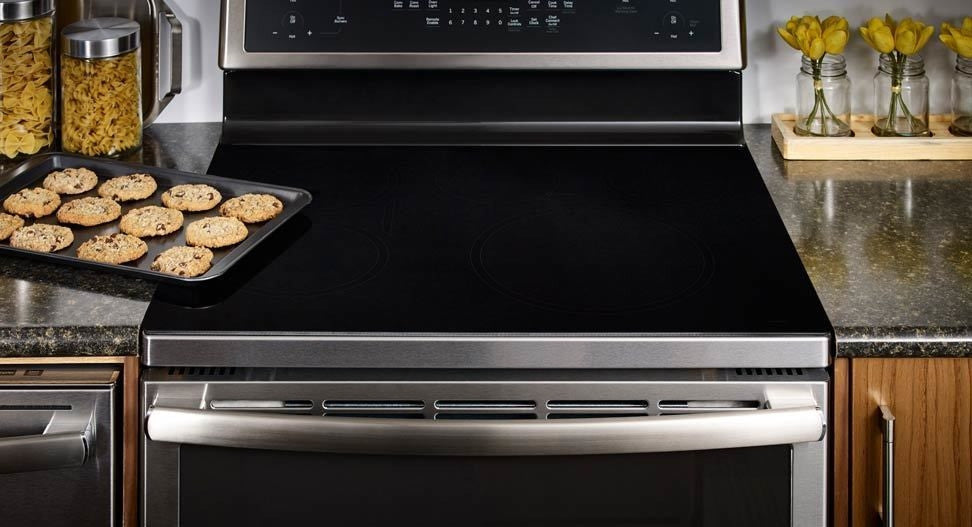 GE Stainless Steel Freestanding Electric True Convection Range (6.2 Cu. Ft.) - PCB905SKSS